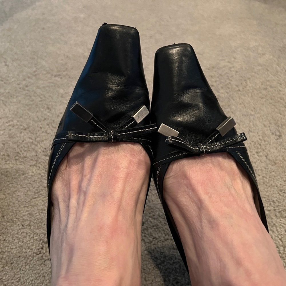 Lot 2 pair of shoes black Vaneli Sandles and bandolino black slides